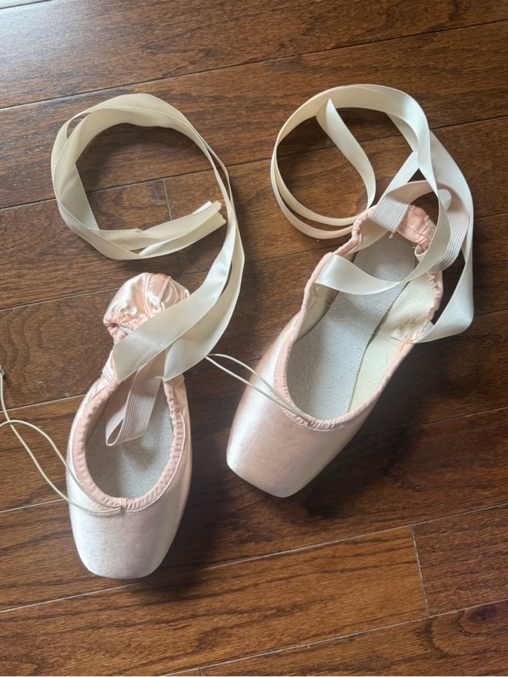 Women's Suffolk Ballet Pointe Shoes - Blush Pink Satin with Ribbons size 6XXXN